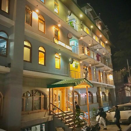 The Avenue Hotel , Manali A River Side Hotel Exterior photo