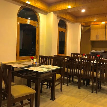 The Avenue Hotel , Manali A River Side Hotel Exterior photo