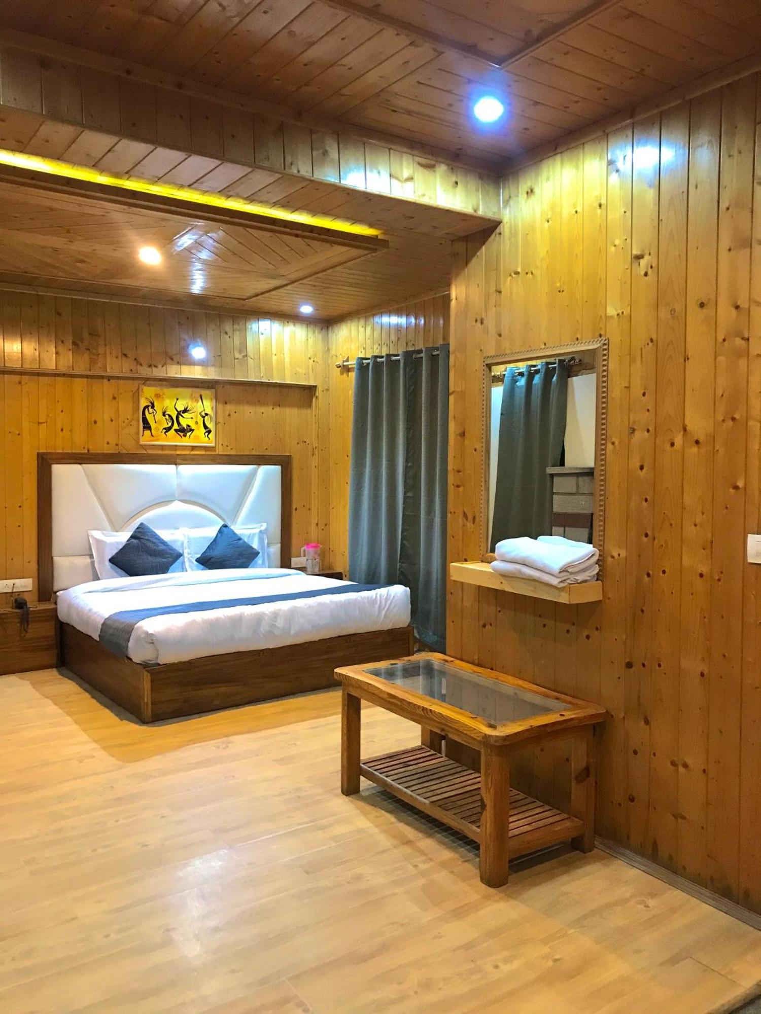 The Avenue Hotel , Manali A River Side Hotel Exterior photo