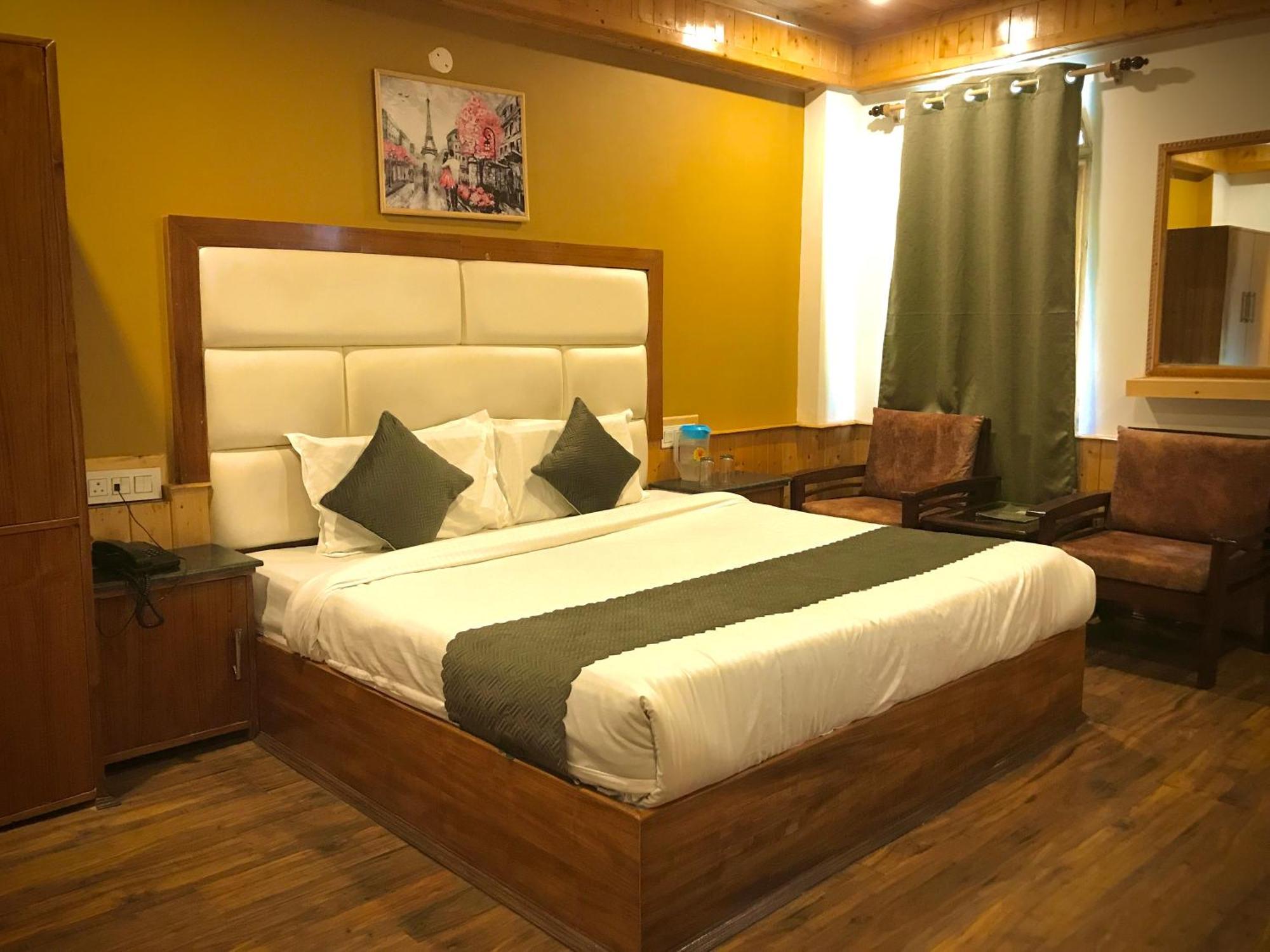 The Avenue Hotel , Manali A River Side Hotel Exterior photo