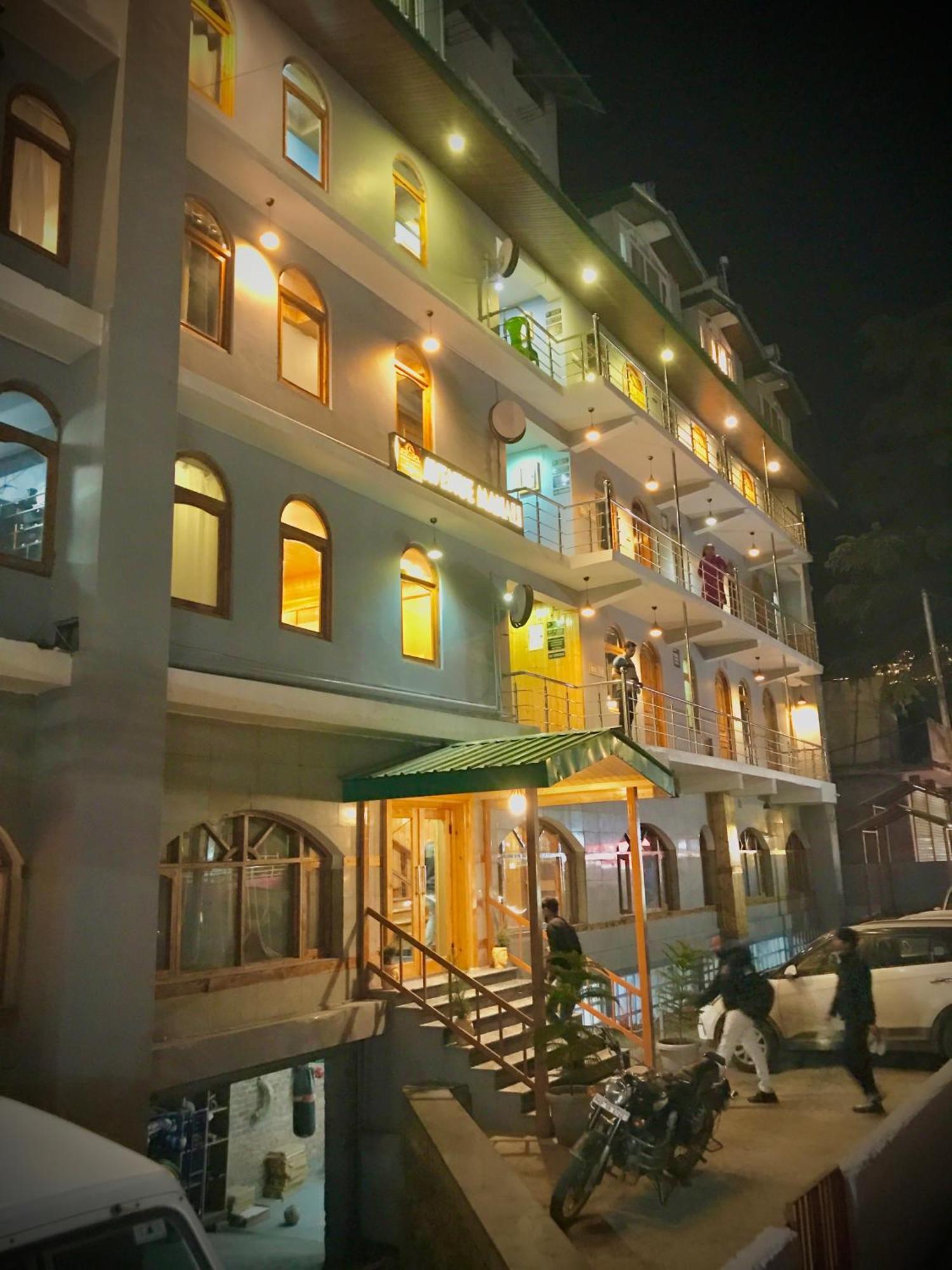 The Avenue Hotel , Manali A River Side Hotel Exterior photo